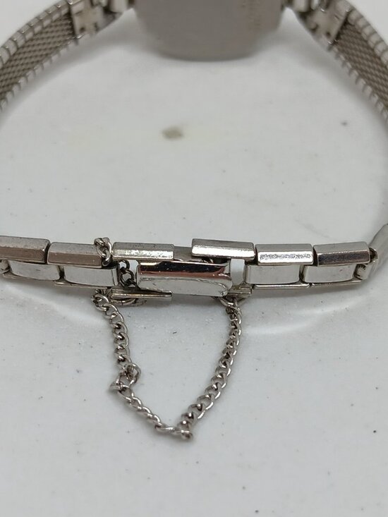 VINTAGE 1965 Caravelle Women\'s 16 mm x 18 mm Manual Wind Silver Tone Watch main image 8